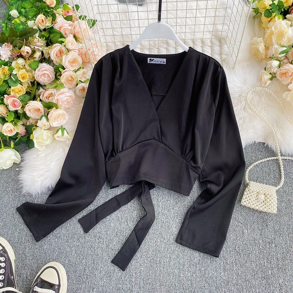 Női rövid ing spitz nyakkivágással és hosszú ujjú több színben