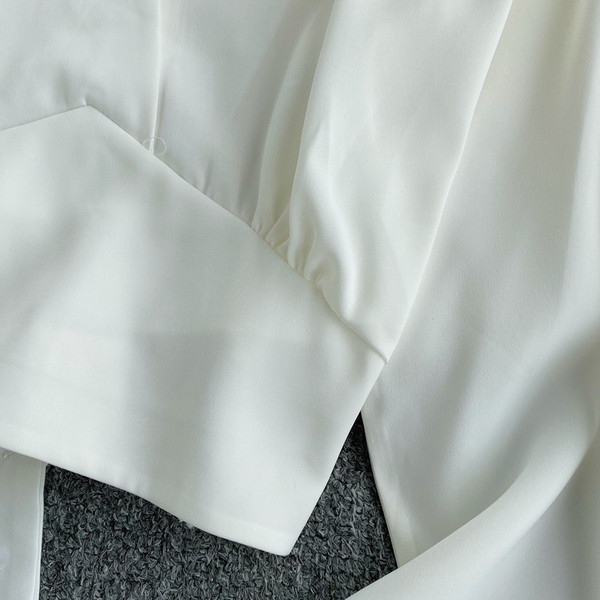 Női rövid ing spitz nyakkivágással és hosszú ujjú több színben