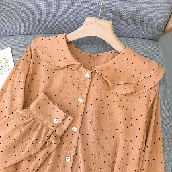 Mūsdienīgs sieviešu krekls ar apaļu kakla izgriezumu