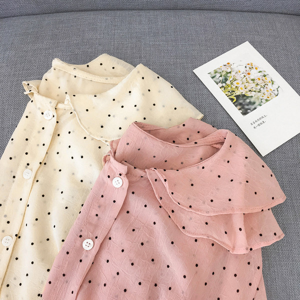 Mūsdienīgs sieviešu krekls ar apaļu kakla izgriezumu