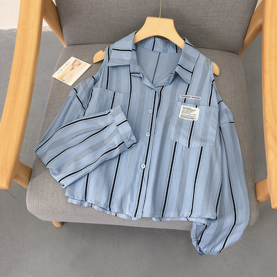 Modern női ing zsebekkel és kivágásokkal