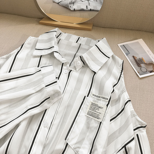 Modern női ing zsebekkel és kivágásokkal