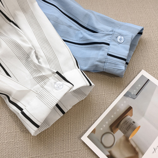 Modern női ing zsebekkel és kivágásokkal