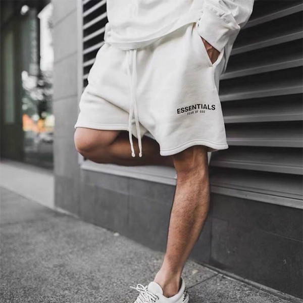 Alkalmi férfi rövidnadrág felirattal és gumírozott derékkal