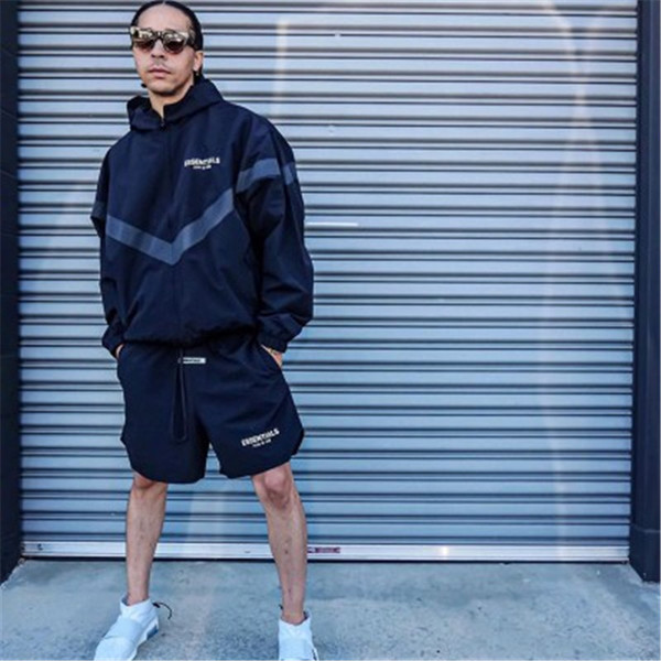 Férfi alkalmi rövidnadrág gumírozott derékkal és felirattal négy színben