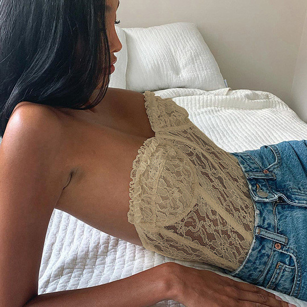 Elegáns női melltartó pánt nélküli csipkével
