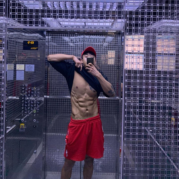 Férfi rövidnadrág elasztikus derékkal és szegéllyel