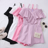 Κοντές γυναικείες ολόσωμες φόρμες με λεπτές τιράντες