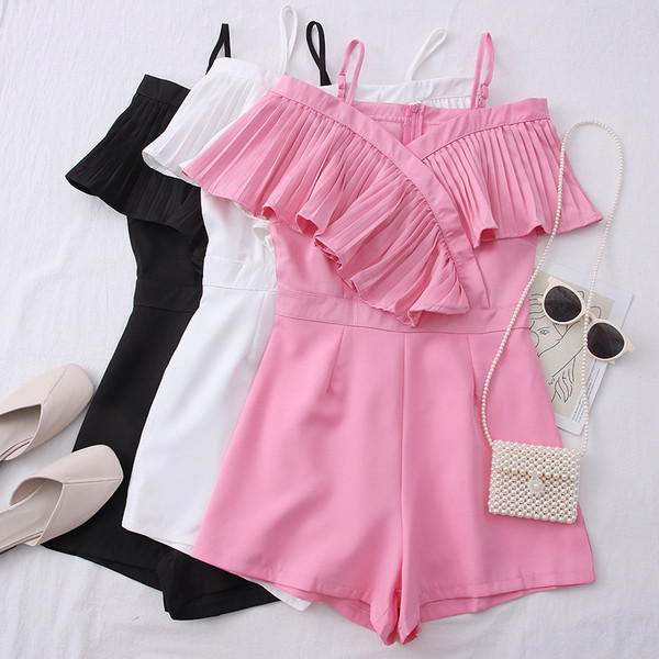 Κοντές γυναικείες ολόσωμες φόρμες με λεπτές τιράντες