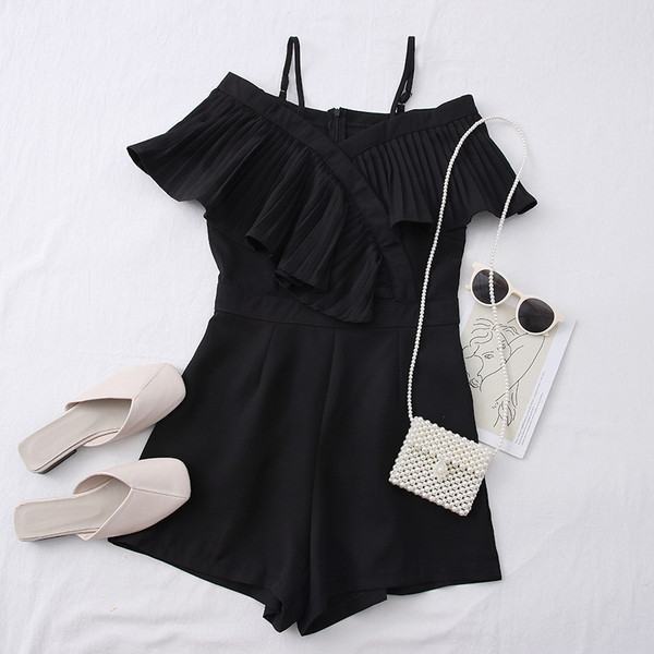 Κοντές γυναικείες ολόσωμες φόρμες με λεπτές τιράντες