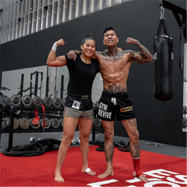 Hétköznapi női rövidnadrág megkötővel és elasztikus derékkal