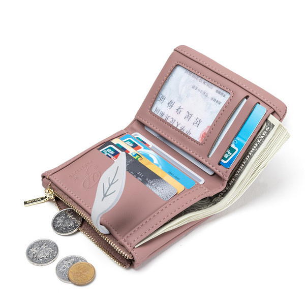 Moteriška piniginė su užtrauktuku ir metaliniu užsegimu