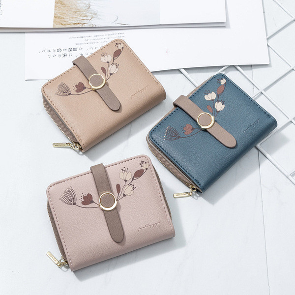 Sieviešu mazs maciņš ar rāvējslēdzēju un metāla aizdari