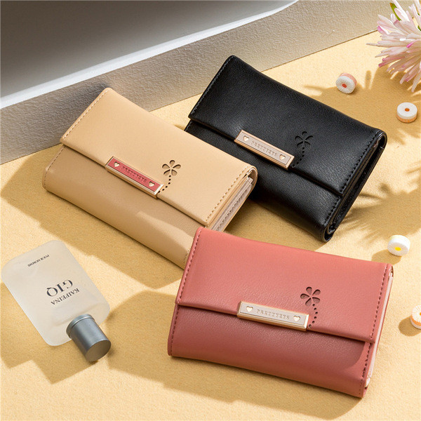 Eko bőrből készült, fém rögzítésű női pénztárca