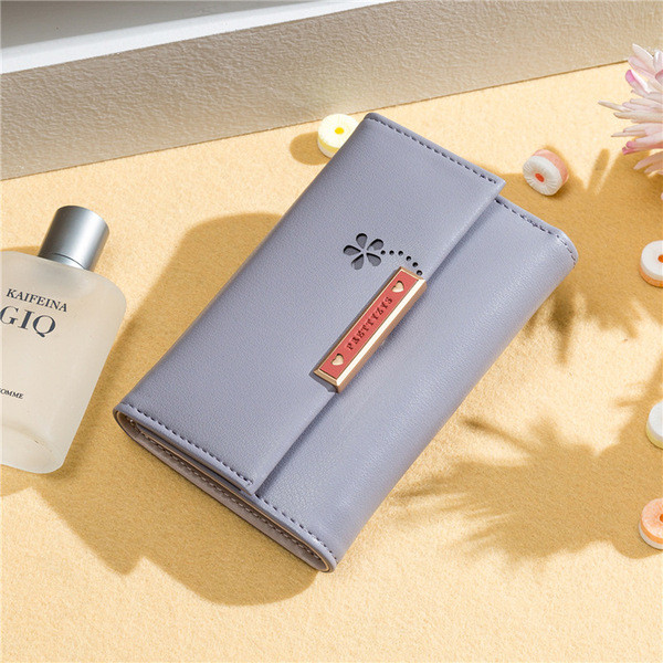 Eko bőrből készült, fém rögzítésű női pénztárca