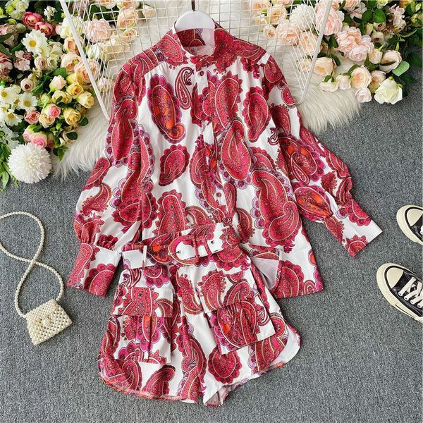 Piros színben két részből álló női napi szett