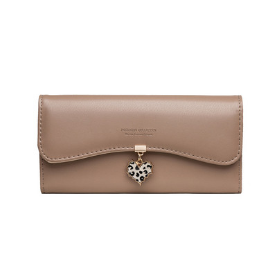 Nahast naiste rahakott südamekaunistusega