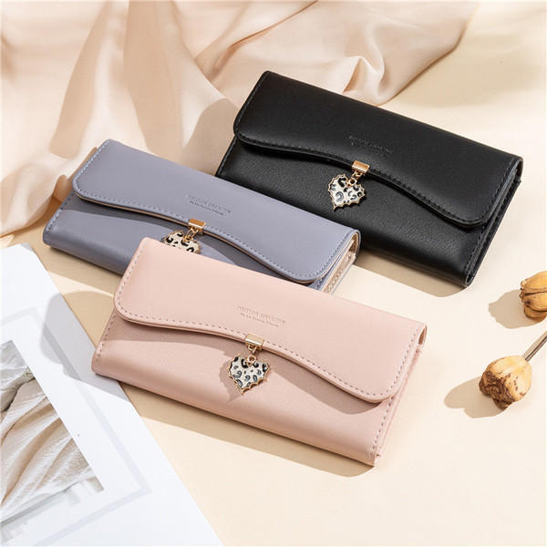 Nahast naiste rahakott südamekaunistusega