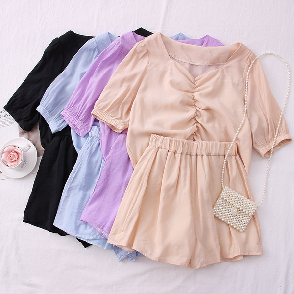 Naiste spordikomplekt kaheosalisest pluusist + lühikesed püksid