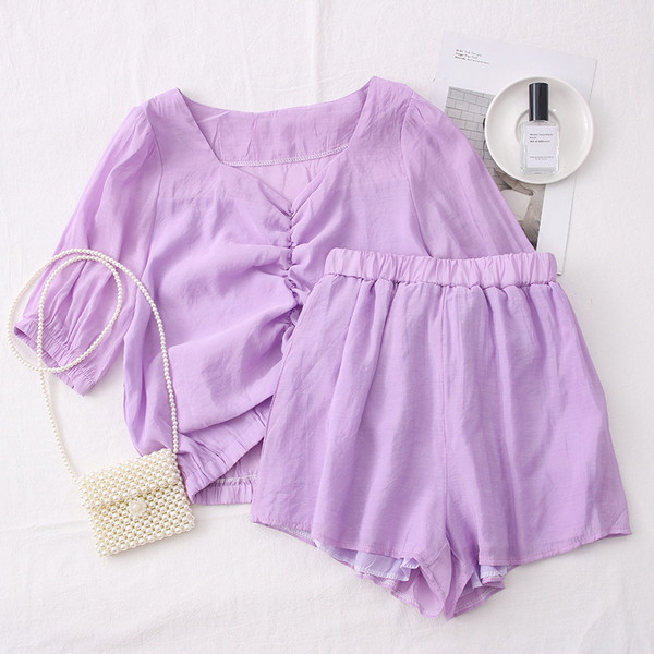 Naiste spordikomplekt kaheosalisest pluusist + lühikesed püksid