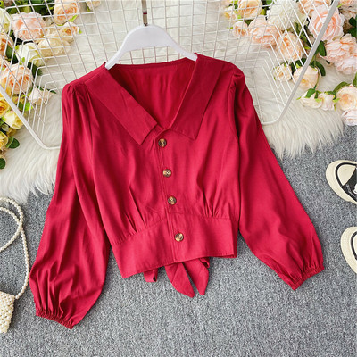 Mitmes värvitoonis spitsikaelusega ja nööpidega vabaaja naiste särk