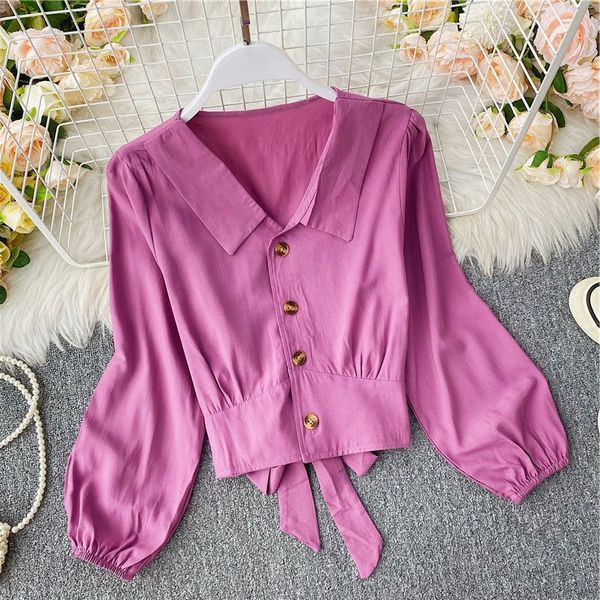 Mitmes värvitoonis spitsikaelusega ja nööpidega vabaaja naiste särk