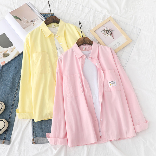 Klassikalise krae ja pikkade varrukatega vabaaja naiste särk