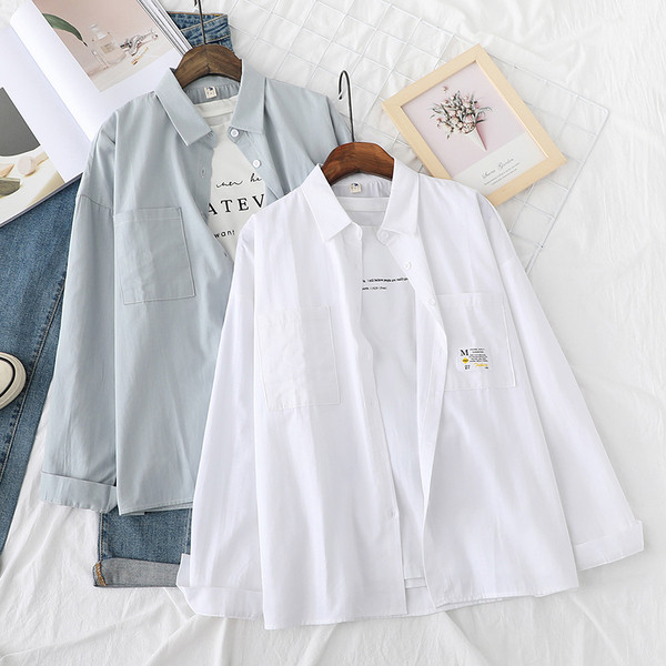 Klassikalise krae ja pikkade varrukatega vabaaja naiste särk