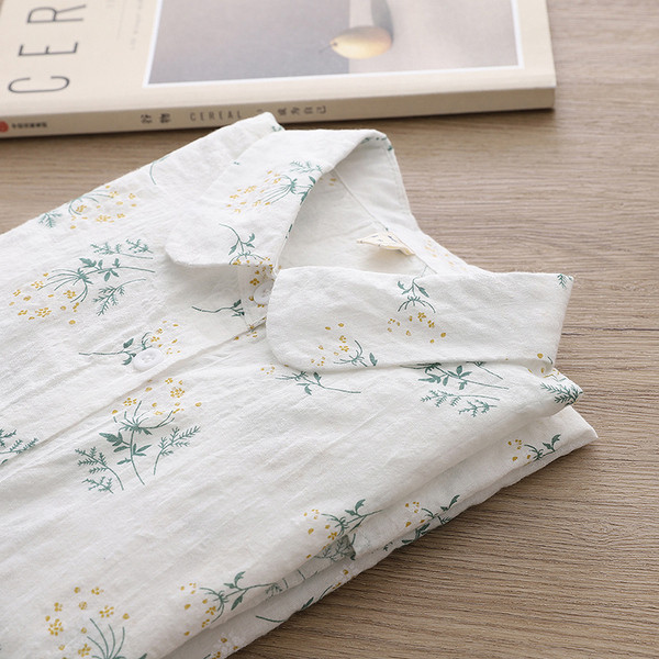 Modern női ing klasszikus gallérral és virághímzéssel