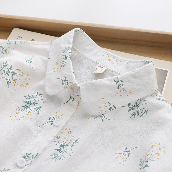 Modern női ing klasszikus gallérral és virághímzéssel