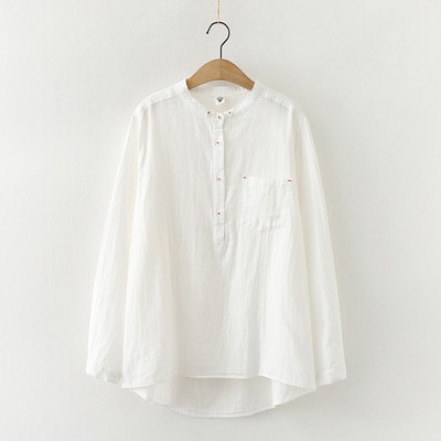 Σπορ-casual γυναικείο πουκάμισο με οβάλ λαιμόκοψη, κουμπιά και μακριά μανίκια