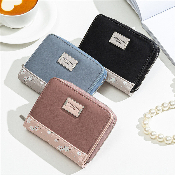 Női kis pénztárca cipzárral és fém elemmel