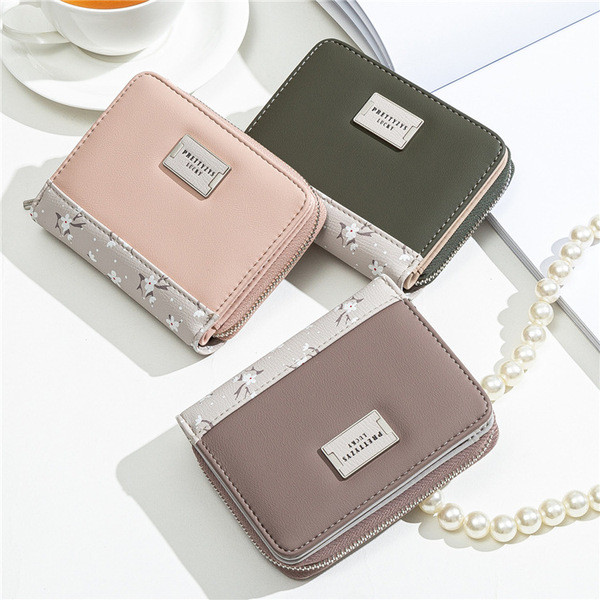 Női kis pénztárca cipzárral és fém elemmel