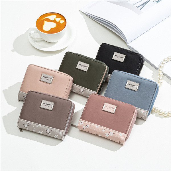 Női kis pénztárca cipzárral és fém elemmel