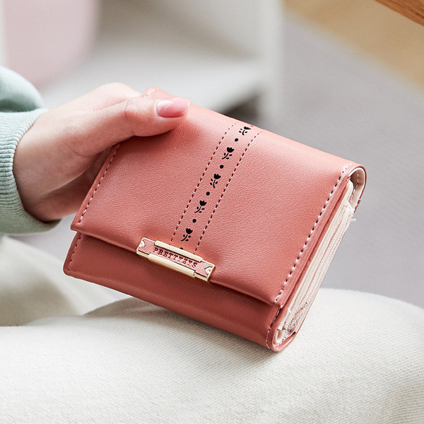 Portofel mic din piele cu inchidere metalica