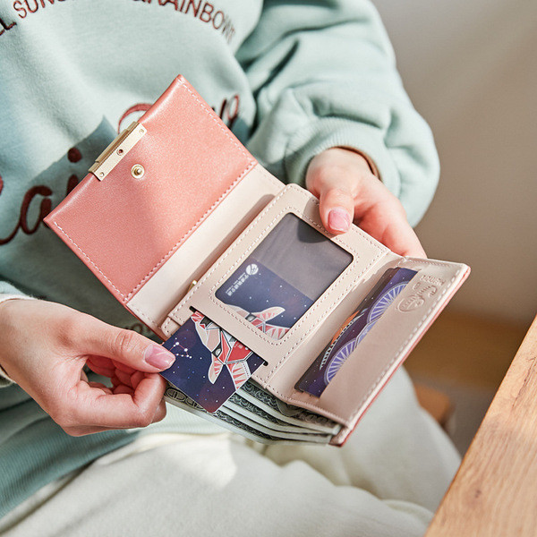 Portofel mic din piele cu inchidere metalica