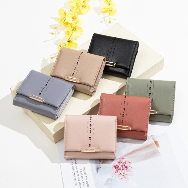 Portofel mic din piele cu inchidere metalica