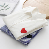 Alkalmi női ing széles modell hímzett szívvel és hosszú ujjakkal