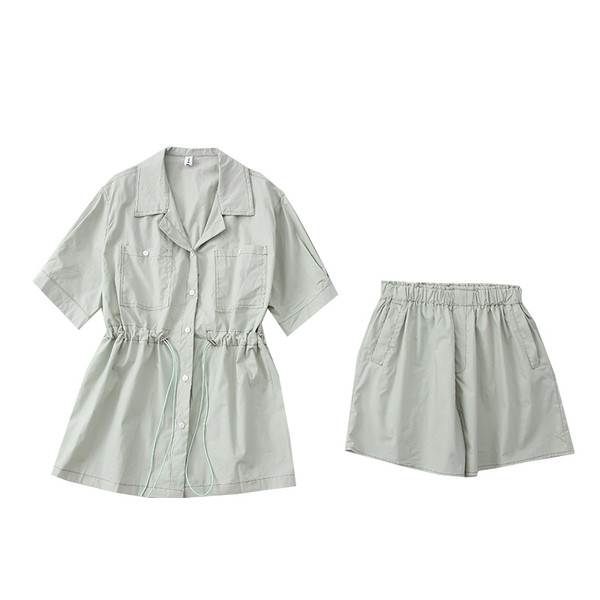 Naiste vabaaja komplekt kahest särgist ja lühikestest pükstest