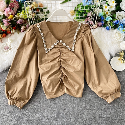 Naiste vabaaja lühike pikkade laiade varrukate ja kandilise kaelusega särk