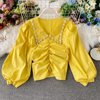 Naiste vabaaja lühike pikkade laiade varrukate ja kandilise kaelusega särk