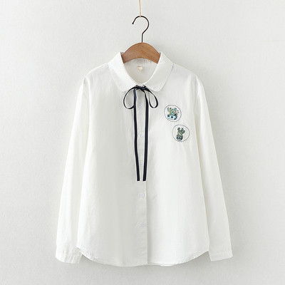 Modern női ing klasszikus gallérral, nyakkendővel és hímzéssel