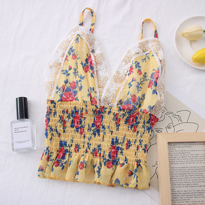 Γυναικεία μπλούζα - με λουλουδάτο μοτίβο και λεπτά τιραντάκια