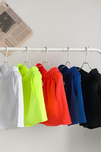 Īsi vienkrāsaini vīriešu šorti ar gumiju