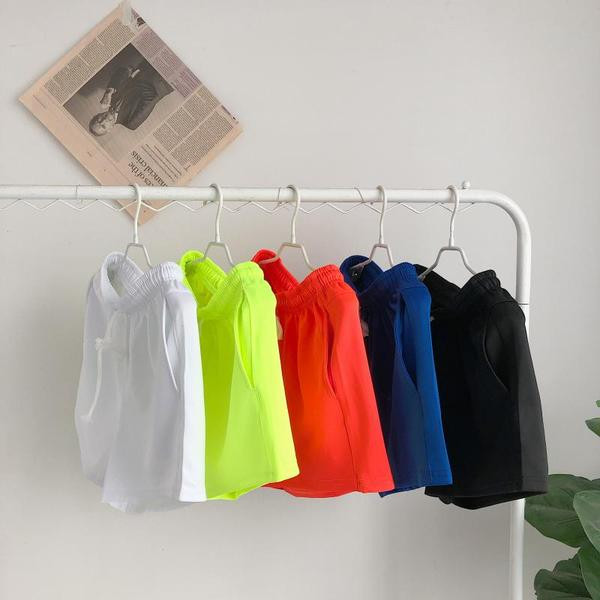 Īsi vienkrāsaini vīriešu šorti ar gumiju