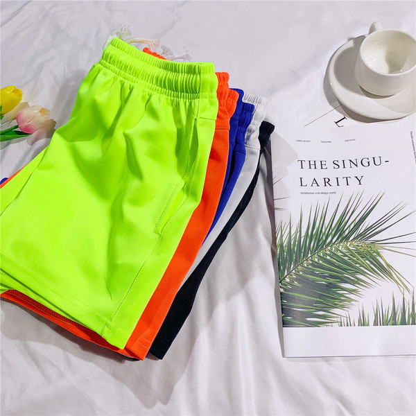 Īsi vienkrāsaini vīriešu šorti ar gumiju