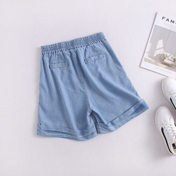 Sieviešu šorti ar lenti un elastīgu jostasvietu zilā krāsā