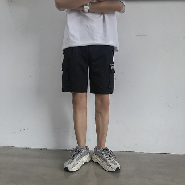 Nyári rövidnadrág oldalzsebekkel és hímzéssel