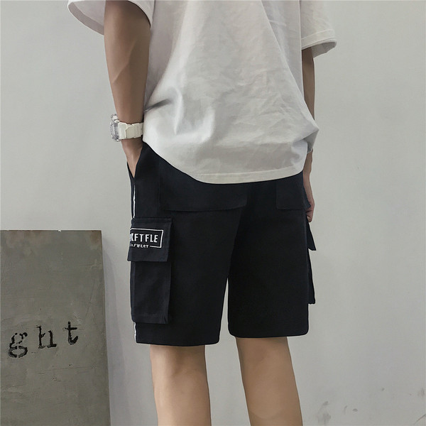 Nyári rövidnadrág oldalzsebekkel és hímzéssel