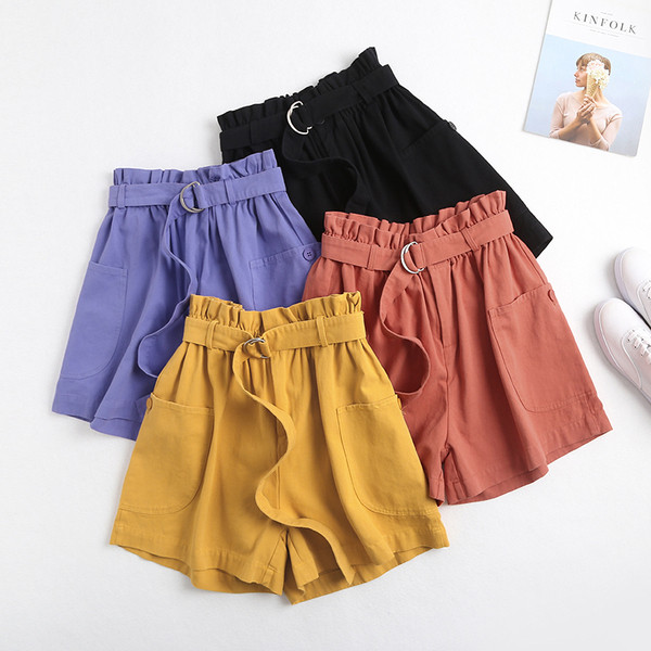 Mitmes värvitoonis vabaaja naiste lühikesed püksid vööga